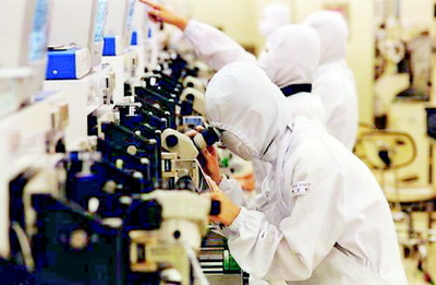 學特朗普打貿(mào)易戰(zhàn)安倍欲卡韓企脖子