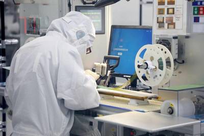 《徐州日報》再度聚焦邳州: “鏈主”當空“雁陣”舞 電子材料產業聚鏈成群展新姿